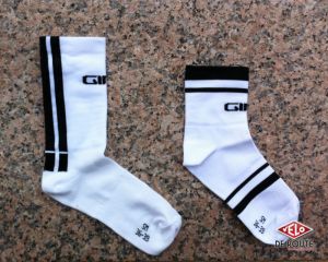 gallery Pour ou contre les chaussettes hautes ?