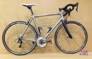 gallery Kona travaille sur un nouveau cadre en titane / Esatto
