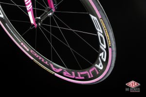 gallery Le Canyon Ultimate CF SLX en série limitée