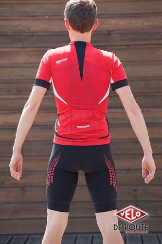 gallery Tenue Gore Bike Wear Oxygen/Xenon, pour avaler les kilomètres en toute protection.