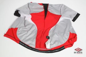 gallery Tenue Gore Bike Wear Oxygen/Xenon, pour avaler les kilomètres en toute protection.