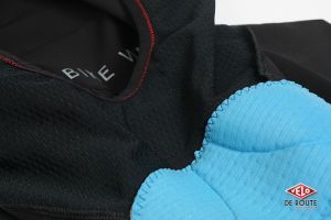 gallery Tenue Gore Bike Wear Oxygen/Xenon, pour avaler les kilomètres en toute protection.