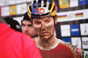 gallery Championnats du monde de cyclo-cross / De la boue, des crevaisons et Van Aert gagne à la fin