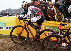 gallery Championnats du monde de cyclo-cross / De la boue, des crevaisons et Van Aert gagne à la fin