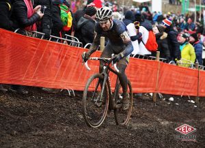 gallery Championnats du monde de cyclo-cross / De la boue, des crevaisons et Van Aert gagne à la fin