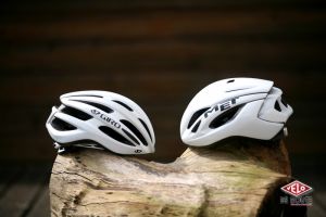 gallery Comparatif casques : Giro Foray contre Met Strale