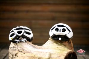 gallery Comparatif casques : Giro Foray contre Met Strale