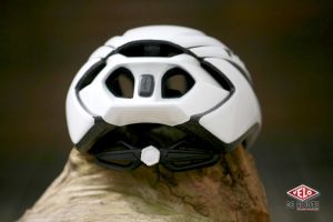 gallery Comparatif casques : Giro Foray contre Met Strale