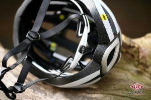 gallery Comparatif casques : Giro Foray contre Met Strale