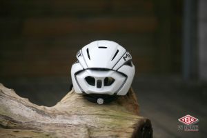 gallery Comparatif casques : Giro Foray contre Met Strale