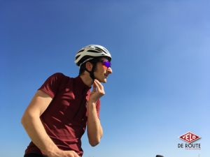 gallery Comparatif casques : Giro Foray contre Met Strale