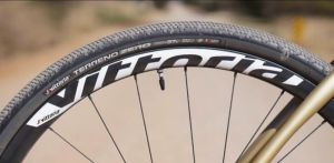 gallery Vittoria se lance dans le Gravel avec le Terreno Zero