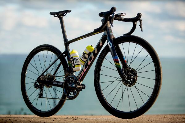 gallery Custom : le Scott Addict RC Championnat du monde personnalisé d&#39;Annemiek van Vleuten