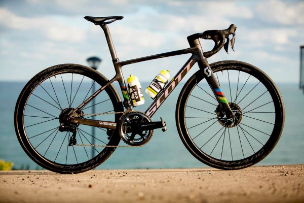 gallery Custom : le Scott Addict RC Championnat du monde personnalisé d&#39;Annemiek van Vleuten