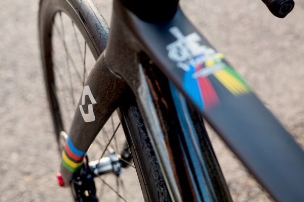 gallery Custom : le Scott Addict RC Championnat du monde personnalisé d&#39;Annemiek van Vleuten