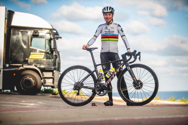 gallery Custom : le Scott Addict RC Championnat du monde personnalisé d&#39;Annemiek van Vleuten