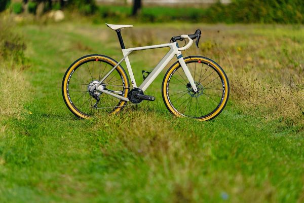 gallery Un 3T Exploro BMW Edition