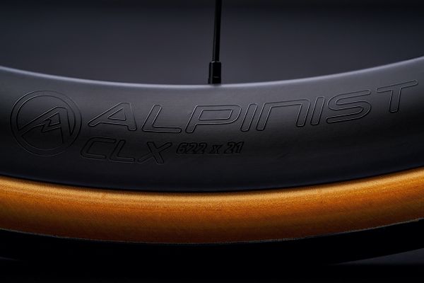 gallery Specialized Aethos, casseur de codes et de KOM