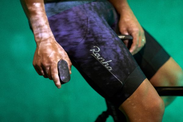 gallery Rapha X Bang&amp;Olufsen : des écouteurs de sport