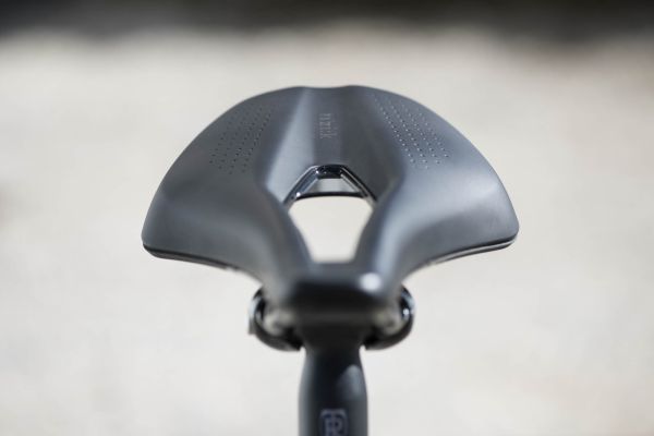 gallery Selle Fizik Tempo vs Vento