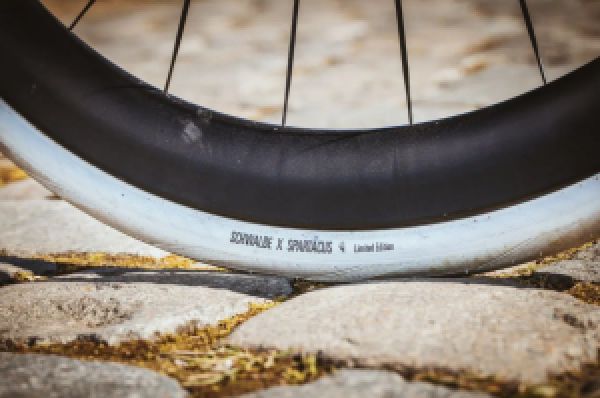 gallery Schwalbe Pro One x Spartacus, le pneu Route qui rend hommage au palmarès de Fabian Cancellara