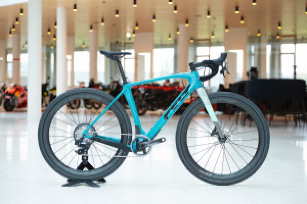 gallery Felt : retour en force avec le Breed Carbon