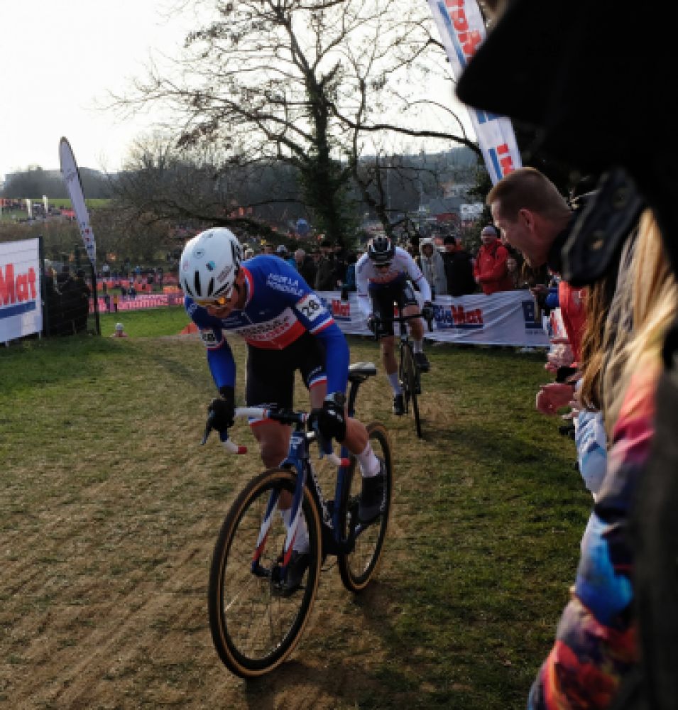 gallery CX : MVDP triomphe à Besançon