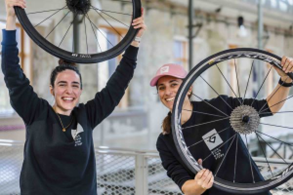 gallery Hutchinson X Femme &amp; Cycliste : une équipe 100% féminine à l&#39;assaut de l&#39;Etape du Tour de France 2023