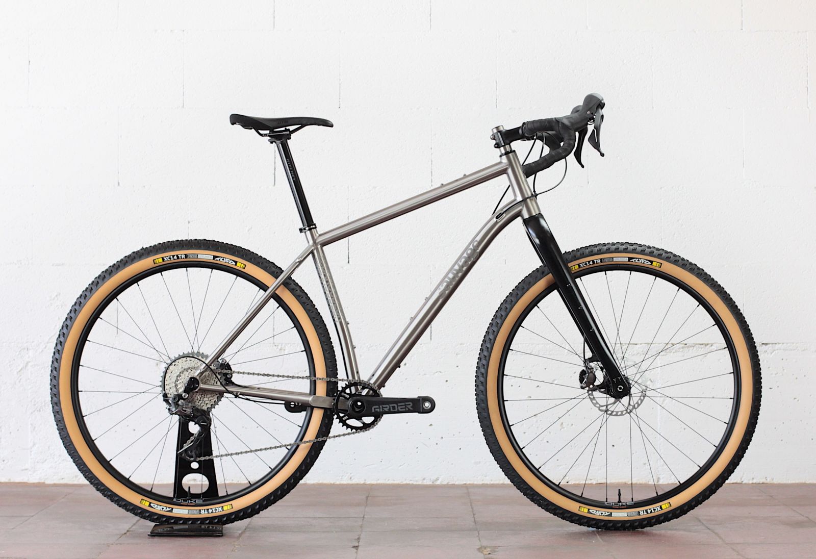 Le Sauvage LeBaroudeur est un vélo pensé pour l'aventure au sens large et le bikepacking.